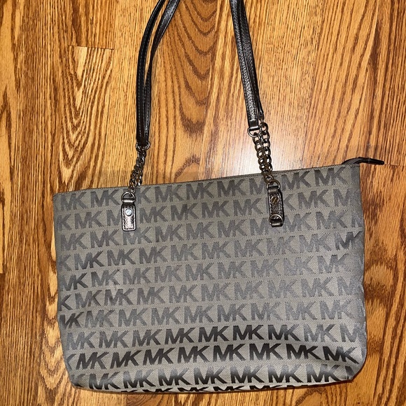 Michael Kors Chain Link Tote - Picture 5 of 7